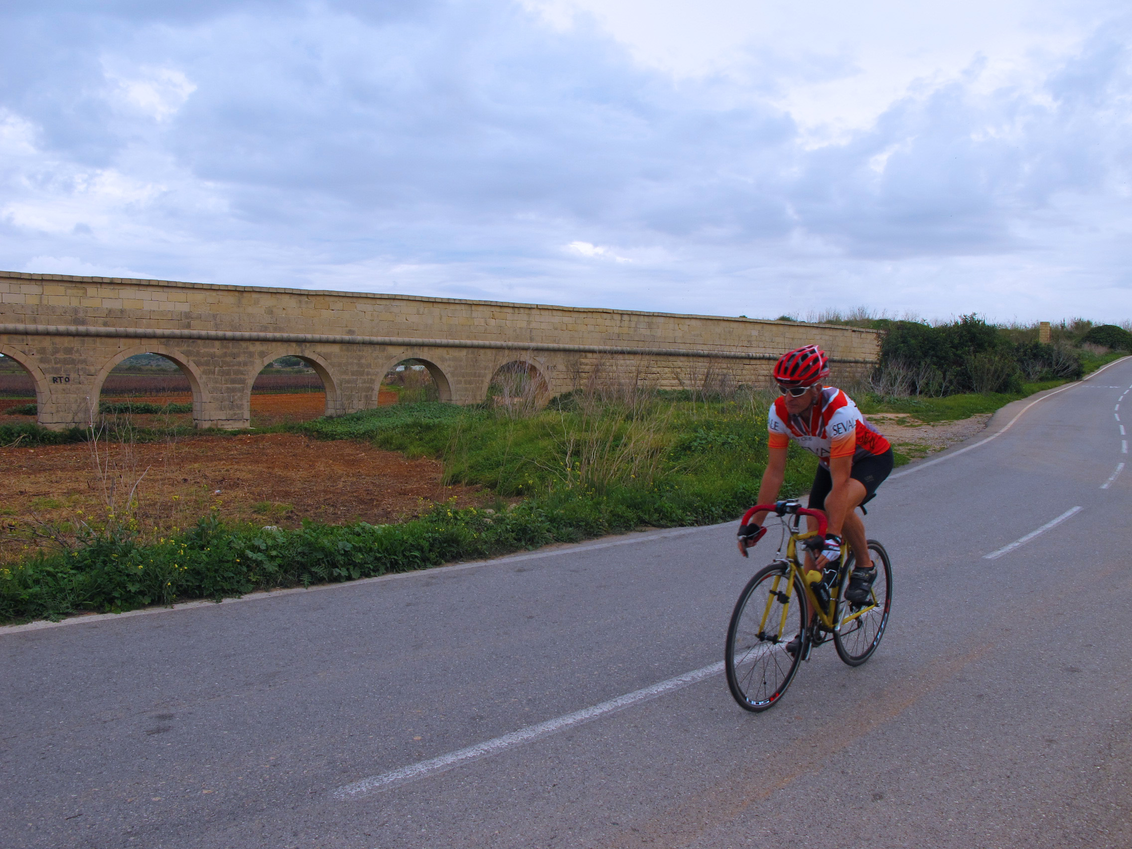 The aqueduct above Manikata